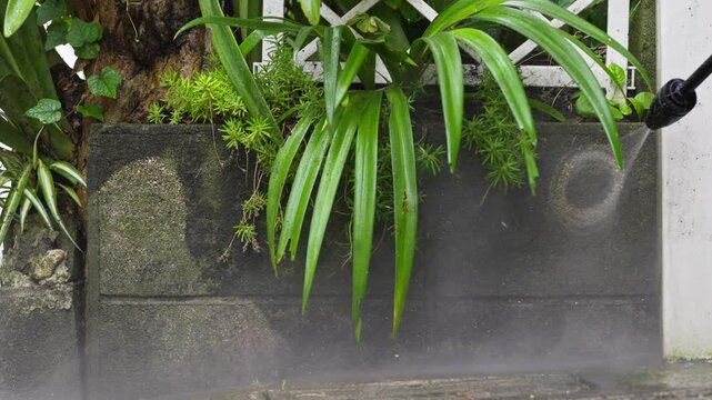 高圧洗浄機で泥を掃除メンテナンス