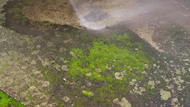 高圧洗浄機で泥を掃除メンテナンス
