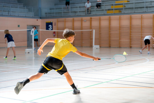 Junior badminton player return shuttlecock during tournament match