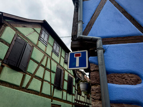 Alsace, villages de Riquewihr et Ribeauvill&eacute;, voie sans issue