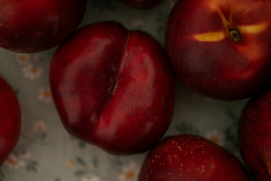 Flat nectarines arranged in an overhead fruit pattern