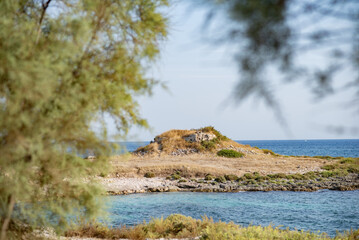RUDERI DI TORRE CASTIGLIONE SULL'ISOLOTTO DELLA CALETTA, PORTO CESAREO © Lionello Rovati