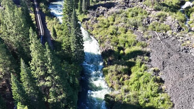 The scenic Deschutes River is a scenic 252-mile tributary of the Columbia River in Central Oregon. It flows through Bend and offers whitewater kayaking, rafting, paddle boarding, and great fishing.