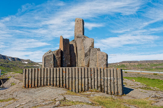 Monument to &THORN;orbj&ouml;rn Arnoddsson, Fjar&eth;arhei&eth;i