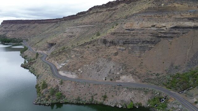 Road on the cliff - The Cove Palisades State Park, Oregon