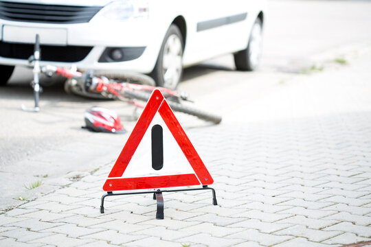 Warning triangle in front of crash scene