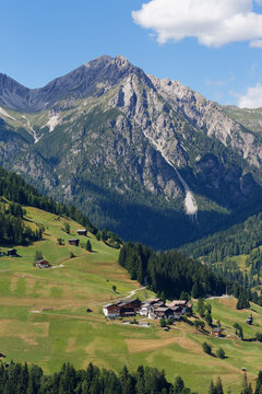 Austria, Carinthia, Carnic Alps, Lesachtal, village Xaverlberg, in the background Lienz Dolomites