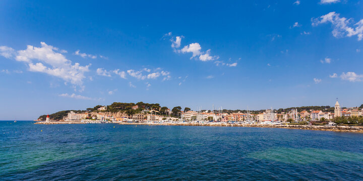 France, Provence-Alpes-Cote d'Azur, Department Var, Sanary-sur-Mer, View to harbour
