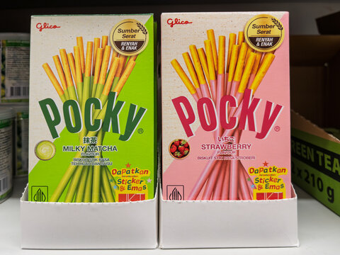 Pocky Snack Sticks: Milky Matcha and Strawberry Variants