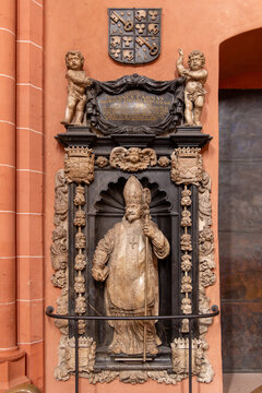 Gothic retable, Imperial Cathedral of Saint Bartholomew, Frankfurt am Main, Hesse, Germany.