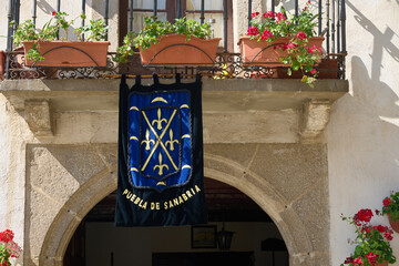Puebla de Sanabria banner hanging from a historic building balcony © Juanma