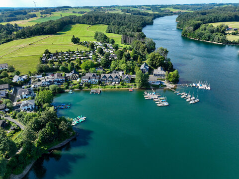 Aerial view of the Bever Reservoir in the Oberbergischer Kreis district of North Rhine-Westphalia. H&uuml;ckeswagen, Germany.
