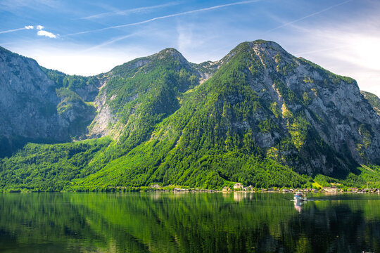 水面に映る山」の写真素材 | 5,719件の無料イラスト画像 | Adobe Stock