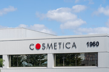 Fototapeta premium Toronto, ON, Canada - August 17, 2026: The headquarters of Cosmetica Laboratories, a custom cosmetic developer and manufacturer on Eglinton Avenue East in Toronto, Ontario, Canada. 