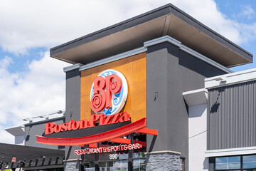 Fototapeta premium Toronto, ON, Canada - August 17, 2026: Closeup exterior storefront signage of a Boston Pizza restaurant and sports bar on the building in Toronto, ON, Canada. 