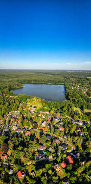 Summter See aus der Vogelperspektive &ndash; idyllische Seenlandschaft im gr&uuml;nen Berliner Umland, August 2026
