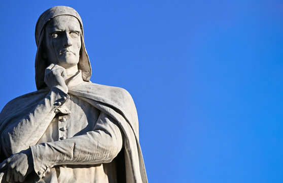 Statue of Dante Alighieri in Piazza dei Signori in Verona, Italy