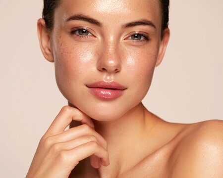 Luminous skin achieved with a radiant oil finish creating a harmonious look for vibrant beauty