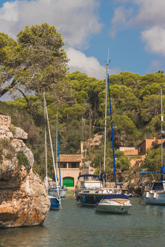 Segelboote in der Bucht Cala Figuera auf Mallorca