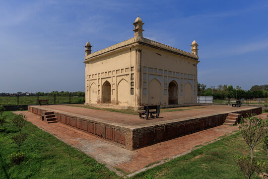 View of the historic 16th century Dak Chowki of Sher Shah Soori, featuring arched entrances and a brick platform under a clear blue sky in Wazirabad, Punjab, Pakistan.
