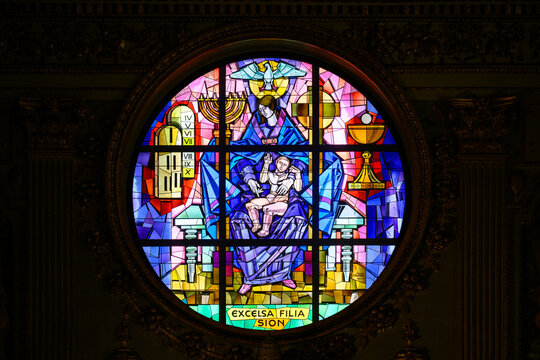 Stained-glass window with the depitcion of the Virgin Mary as &ldquo;Excelsa Filia Sion&rdquo; [Exalted Daughter of Zion] in the Basilica of Santa Maria Maggiore.