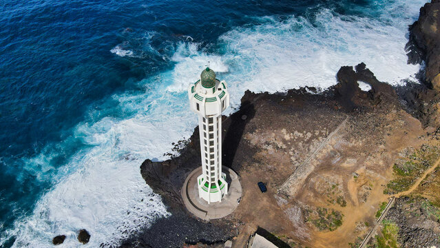 Foto a&eacute;rea con dron del faro de Las Hoyas en Tazacorte en La isla de La Palma.