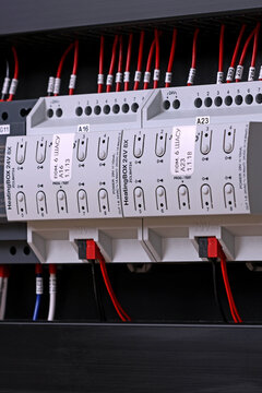 Zennio's automation module with KNX data bus control is installed in the electrical control panel. 