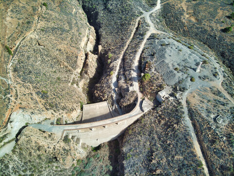 Foto a&eacute;rea con dron de la Presa del R&iacute;o en Arico, Tenerife.