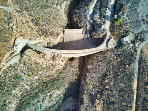 Foto a&eacute;rea con dron de la Presa del R&iacute;o en Arico, Tenerife.