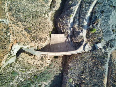 Foto a&eacute;rea con dron de la Presa del R&iacute;o en Arico, Tenerife.