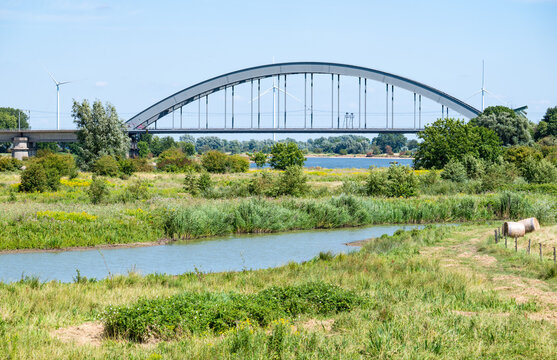 Railway arch bridge over the Lek floodplain near Culemborg.