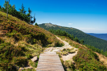 Schronisko Górskie Szrenica na szczycie Szrenicy w Karkonoszach © Aleksandra