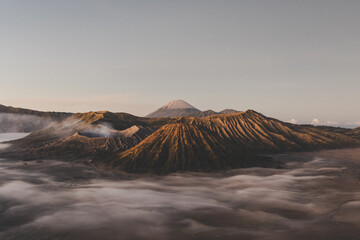 Bromo-Tengger-Semeru Nationalpark bei Sonnenaufgang, Ost Java, Indonesien © Alexander Ewert