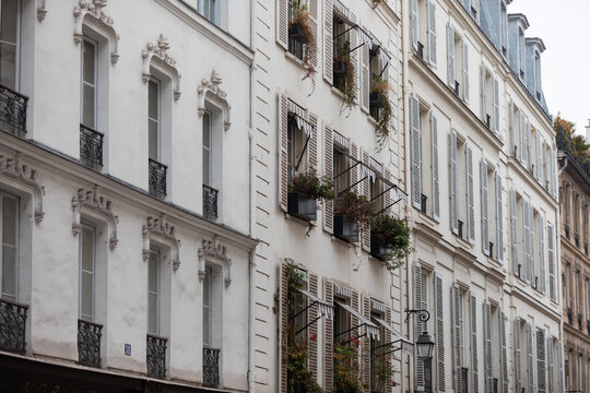 Historic Haussmann Architecture with Ornate Balconies in Paris