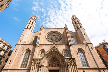 Fototapeta premium Facade of Santa Maria del Mar Church in Old Town of Barcelona City in Spain