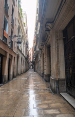 Fototapeta premium Narrow street winding through Barcelona's historic architecture