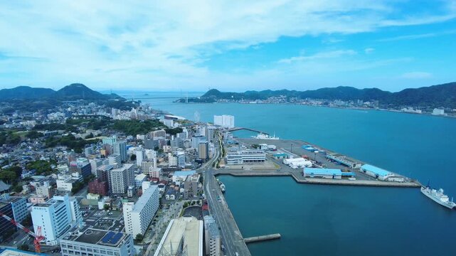 タワーから見える関門海峡周辺の風景  山口県下関市の都市俯瞰ショット 4K 2026年7月30日