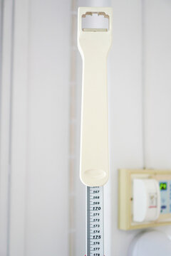 Vertical Stadiometer for Child Height Measurement in Pediatric Healthcare