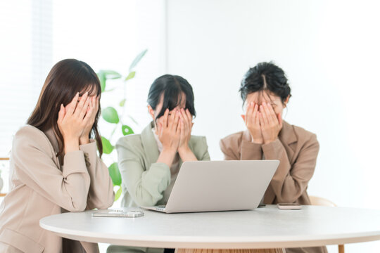 A businesswoman's meeting stalls and reaches an impasse (failure, mistake)
