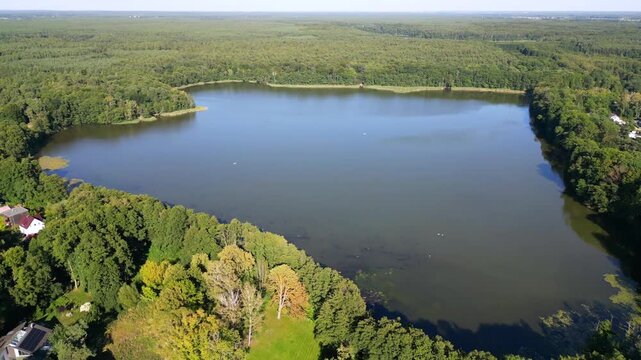 Summter See aus der Vogelperspektive &ndash; idyllische Seenlandschaft im gr&uuml;nen Berliner Umland, August 2026
