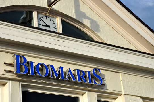 Biomaris: Firmenname an der Filiale f&uuml;r Gesichts- und K&ouml;rperpflege