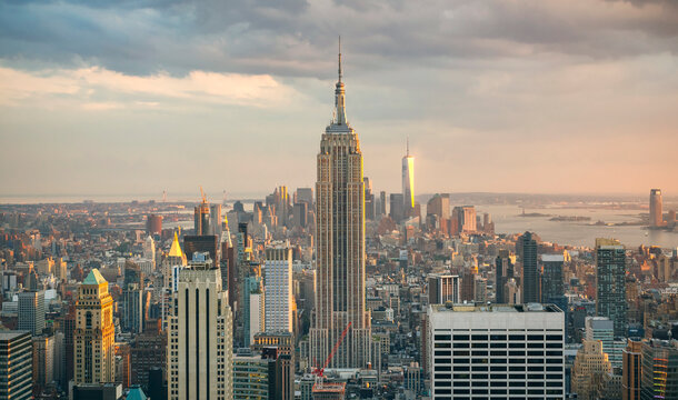 USA, New York, Manhattan, Empire State Building and One World Trade Center in background