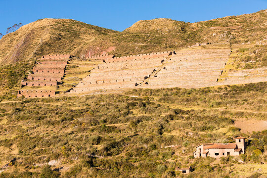 Peru, Andes, Cusco Region, Inca ruins of Machu Qullqa