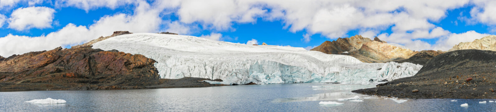 Peru, Andes, Cordillera Blanca, Huascaran National Park, Nevado Tuco, Pastoruri glacier lake