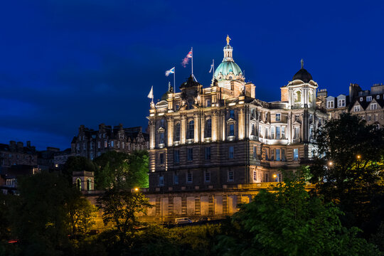 Great Britain, Scotland, Edinburgh, Museum on the Mound Edinburgh and Lloyds Banking Group Head Office at night