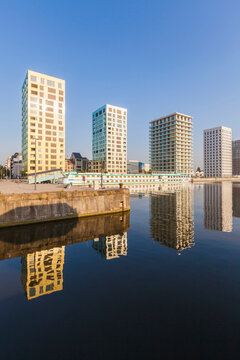 Belgium, Flanders, Antwerp, Eilandje, Kattendijkdok, former dock area, apartement buildings