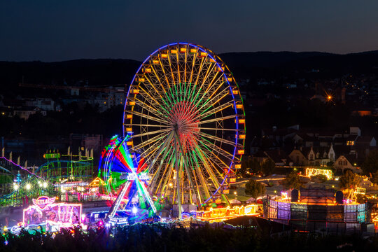 Nachtaufnahme vom Wurstmarkt Bad D&uuml;rkheim. Der Bad D&uuml;rkheimer Wurstmarkt findet j&auml;hrlich im September statt und gilt als das gr&ouml;&szlig;te Weinfest der Welt