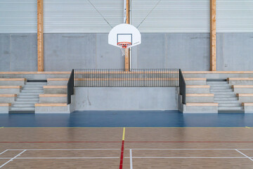 Indoor sports hall with a basketball hoop © Thomas