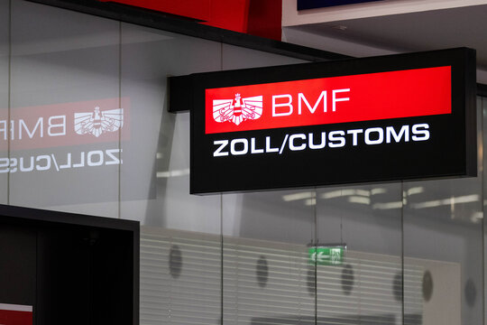 Wien, &Ouml;sterreich: BMF - Bundesministerium Finanz - Zoll/Custom am Flughafen Wien Schwechat