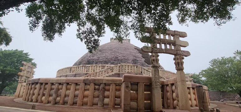 Sanchi Stupa, Madhya Pradesh, India 